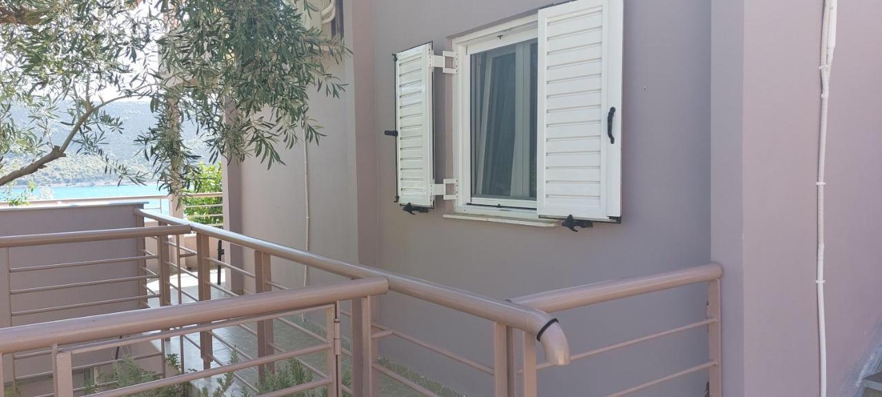 Guesthouse Eirini Porto Germeno Eksteriør billede